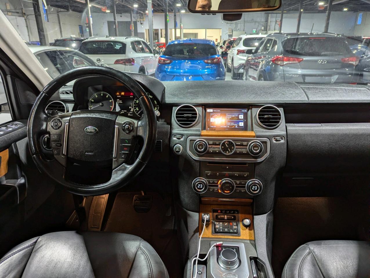 2016 Land Rover LR4 4WD 4dr HSE LUXURY Photo4