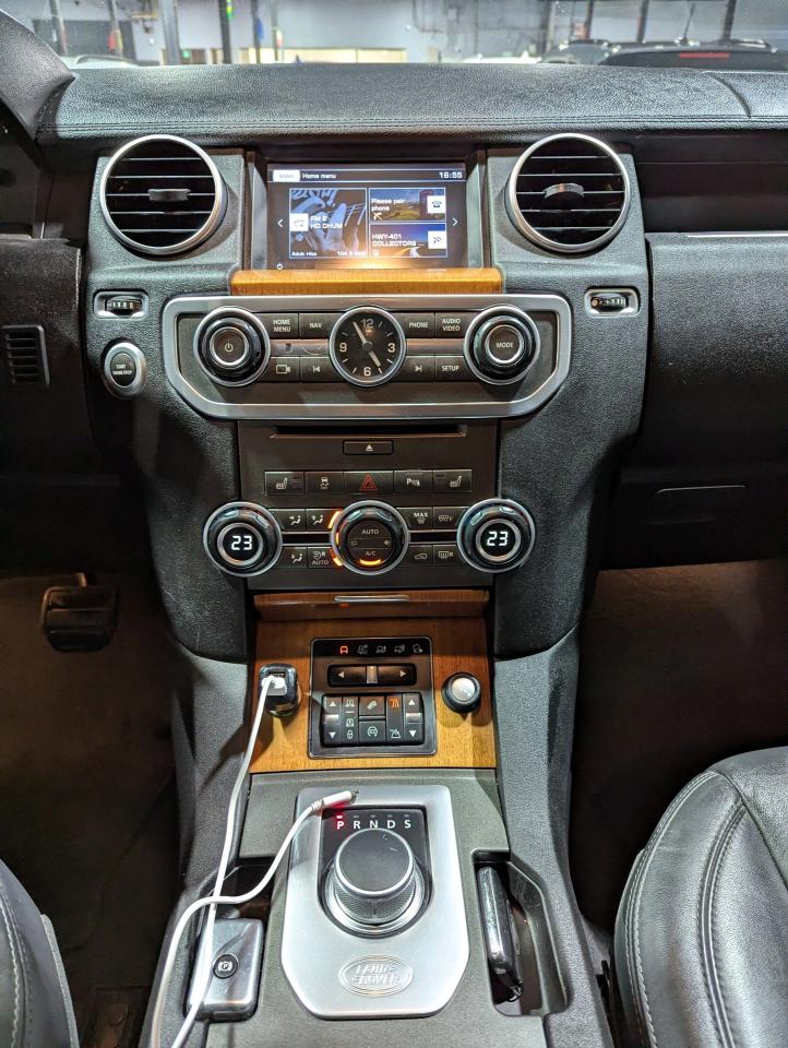 2016 Land Rover LR4 4WD 4dr HSE LUXURY Photo