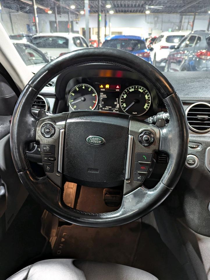 2016 Land Rover LR4 4WD 4dr HSE LUXURY Photo