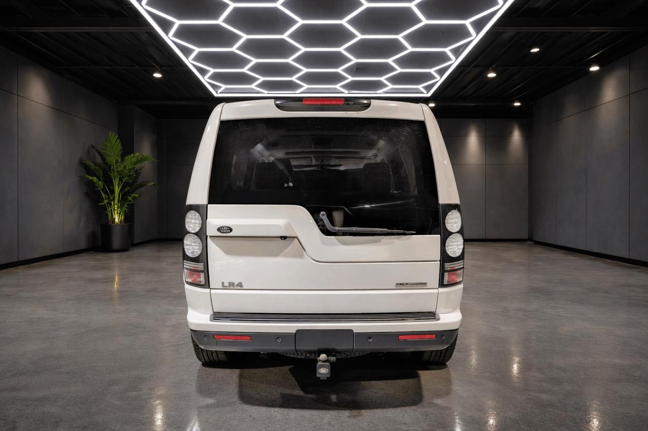 2016 Land Rover LR4 4WD 4dr HSE LUXURY Photo