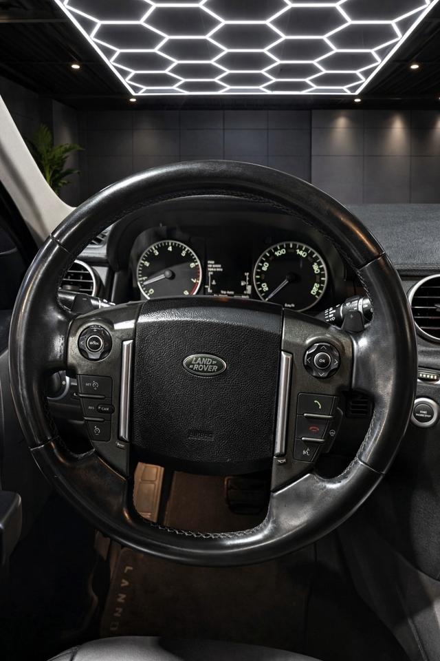 2016 Land Rover LR4 4WD 4dr HSE LUXURY Photo