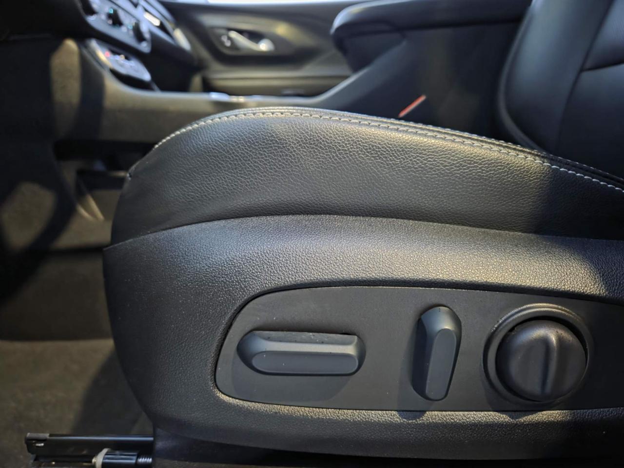 2022 GMC Terrain SLT One Owner | Leather | Navigation | Sunroof | Pro Grade Pkg | 18" Wheels Photo