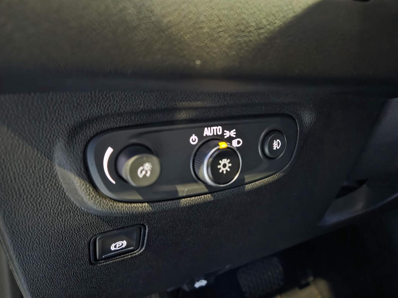 2022 GMC Terrain SLT One Owner | Leather | Navigation | Sunroof | Pro Grade Pkg | 18" Wheels Photo