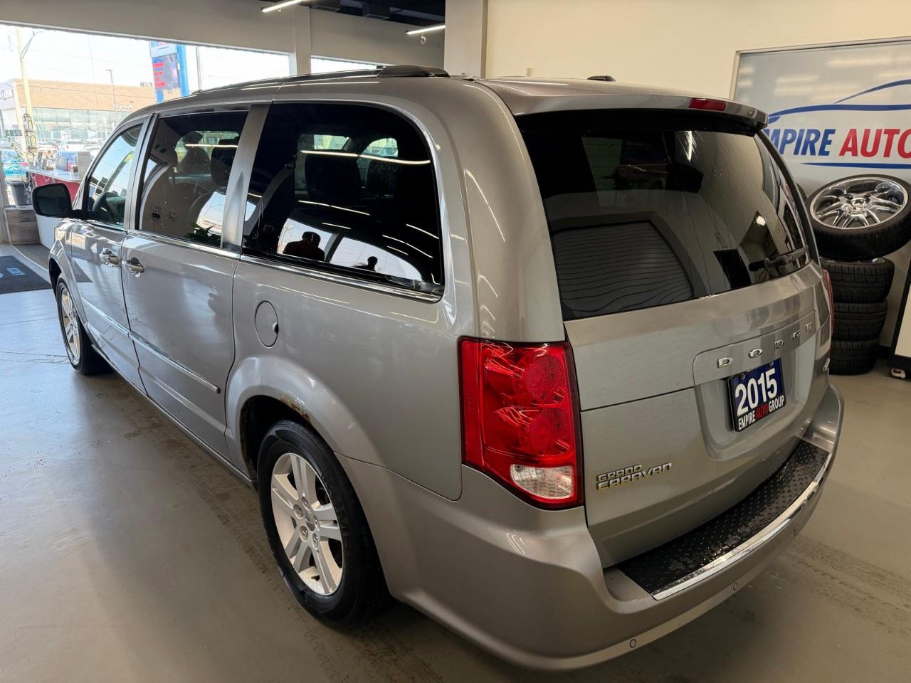 2015 Dodge Grand Caravan Crew Photo4