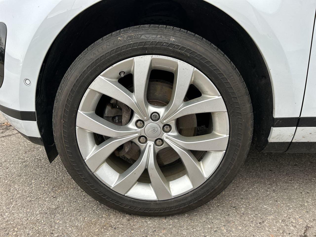 2020 Land Rover Evoque P250 SE (3) Photo