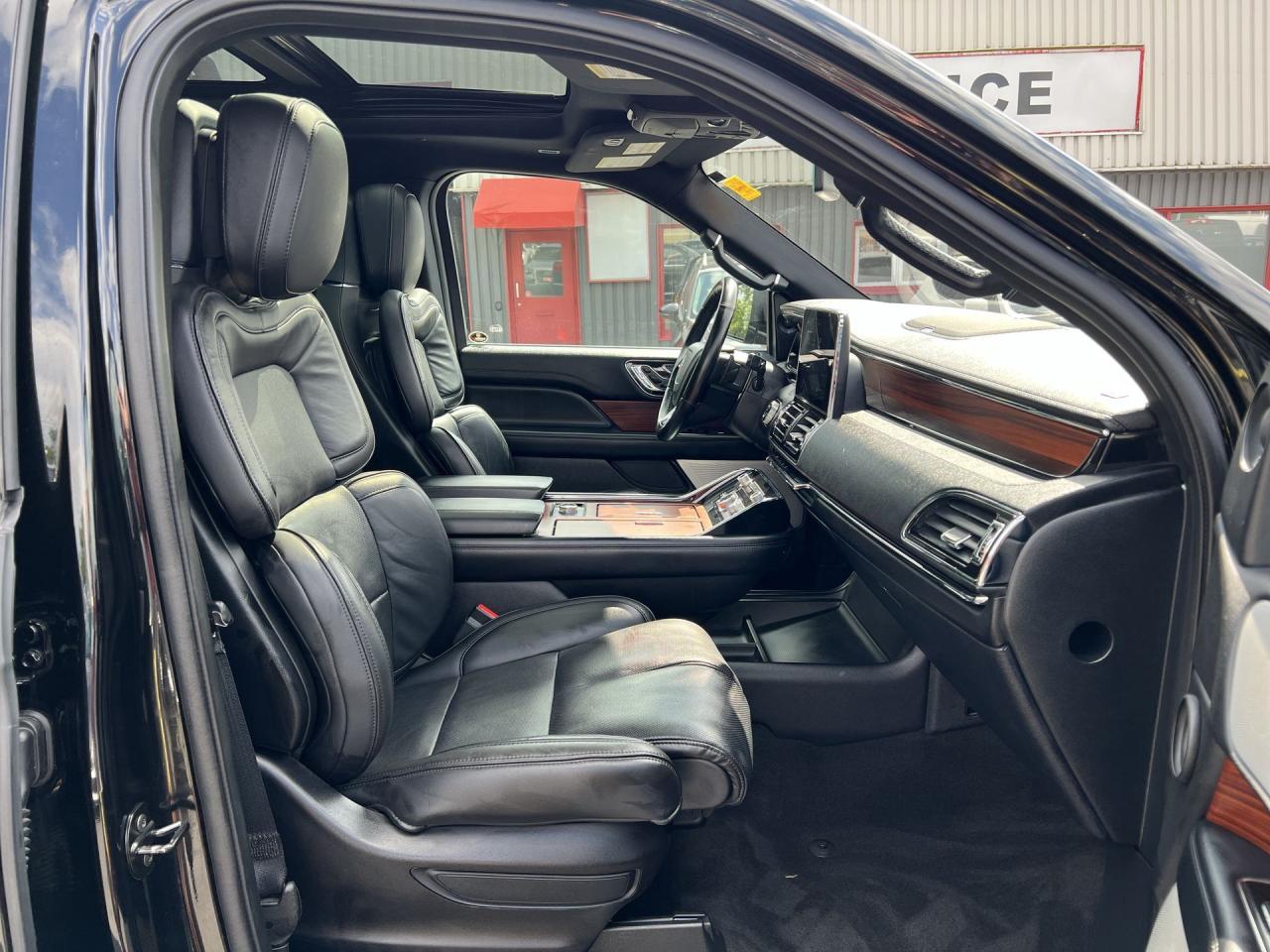 2018 Lincoln Navigator RESERVE 4X4 | 7-PASS |MASSAGE |LEATHER | PANO ROOF Photo