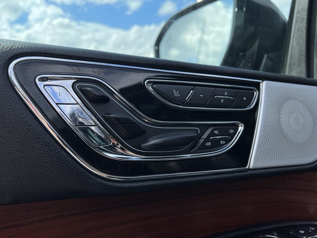 2018 Lincoln Navigator RESERVE 4X4 | 7-PASS |MASSAGE |LEATHER | PANO ROOF Photo