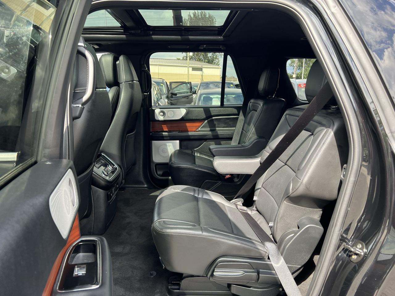 2018 Lincoln Navigator RESERVE 4X4 | 7-PASS |MASSAGE |LEATHER | PANO ROOF Photo
