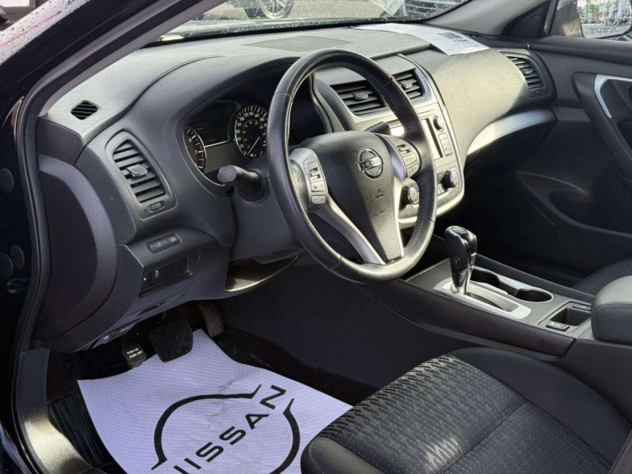 2016 Nissan Altima 2.5 SV  - Sunroof -  Navigation Photo