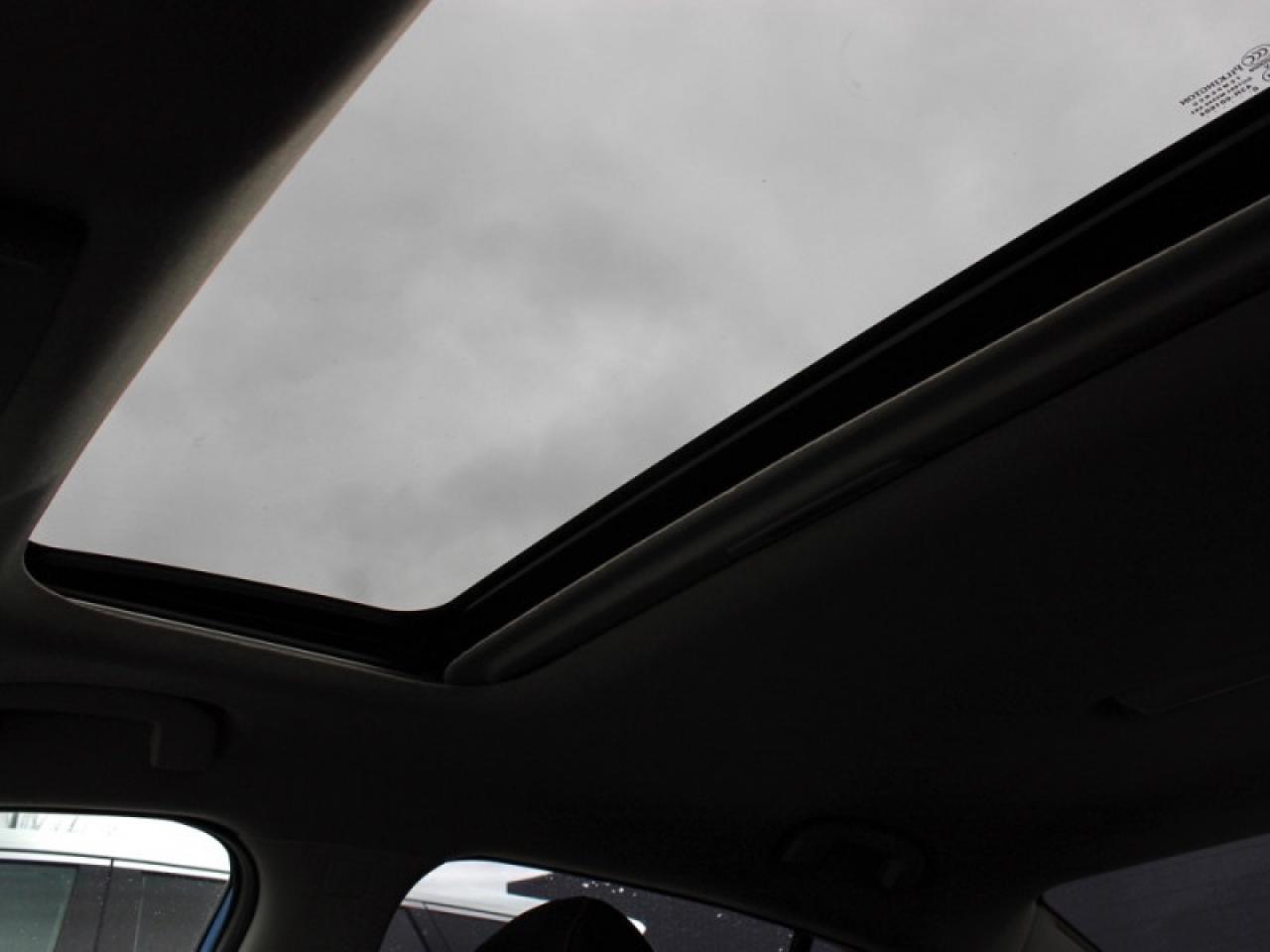 2021 Nissan Sentra SR  -  Sunroof -  Heated Seats Photo