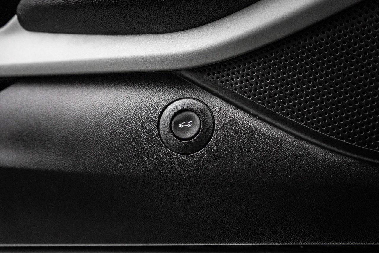 2018 Chevrolet Camaro 2LT Photo