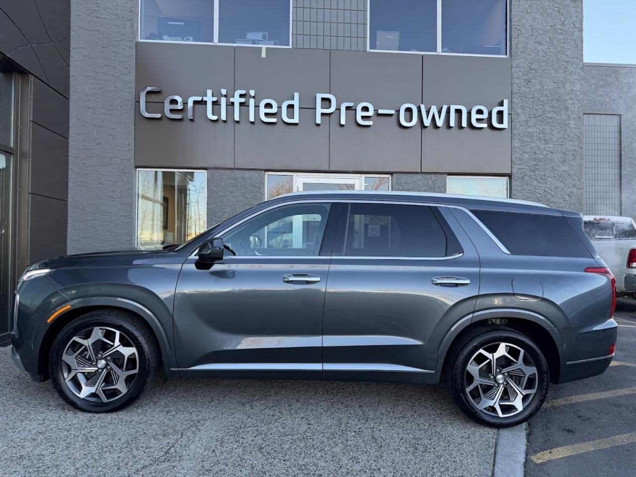 Used 2021 Hyundai PALISADE CALLIGRAPHY w/ TOP MODEL / LOW KMS for sale in Calgary, AB
