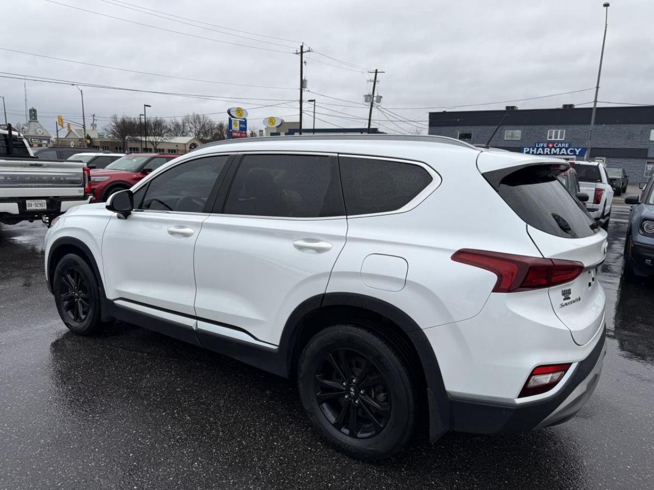 2020 Hyundai Santa Fe 2.4L Essential AWD w/Safety Package Photo4