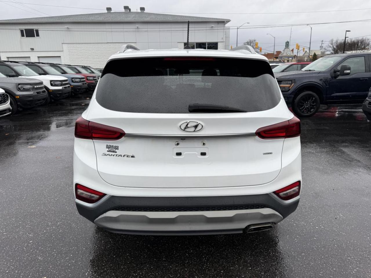 2020 Hyundai Santa Fe 2.4L Essential AWD w/Safety Package Photo2