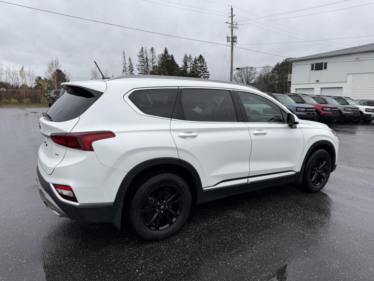 2020 Hyundai Santa Fe 2.4L Essential AWD w/Safety Package Photo3