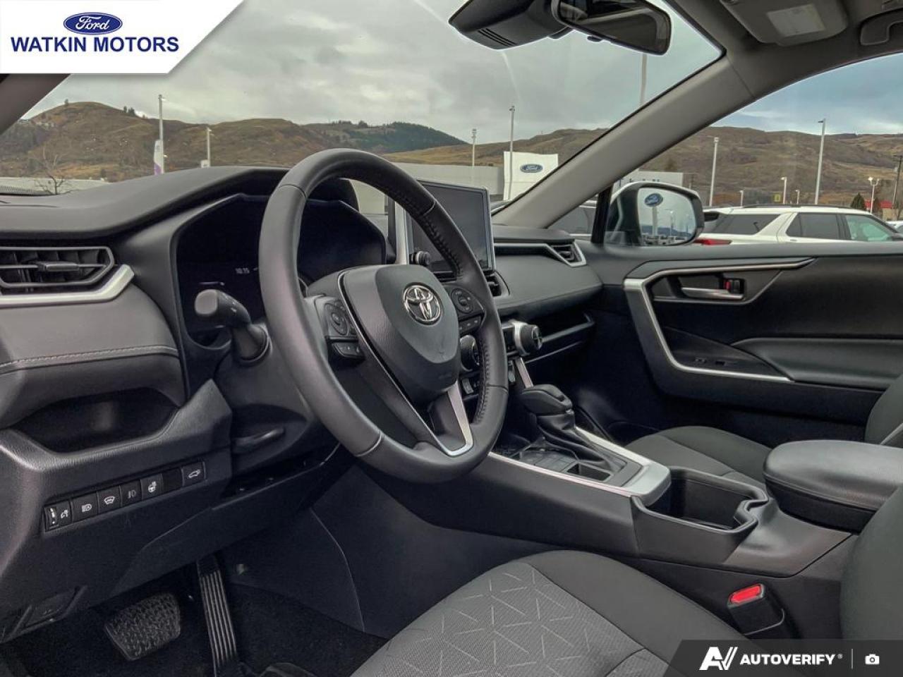 2023 Toyota RAV4 XLE AWD Photo29