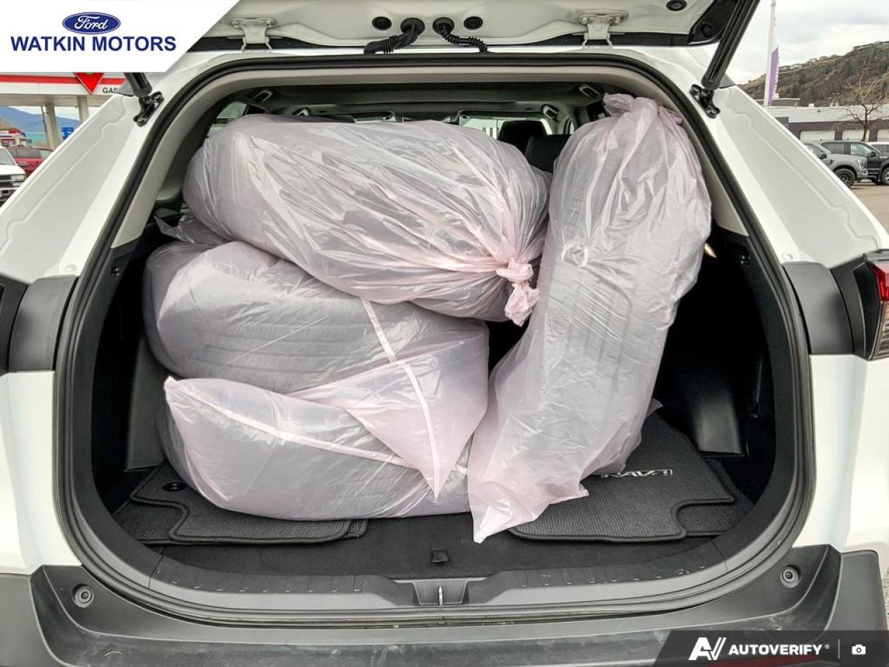 2023 Toyota RAV4 XLE AWD Photo14