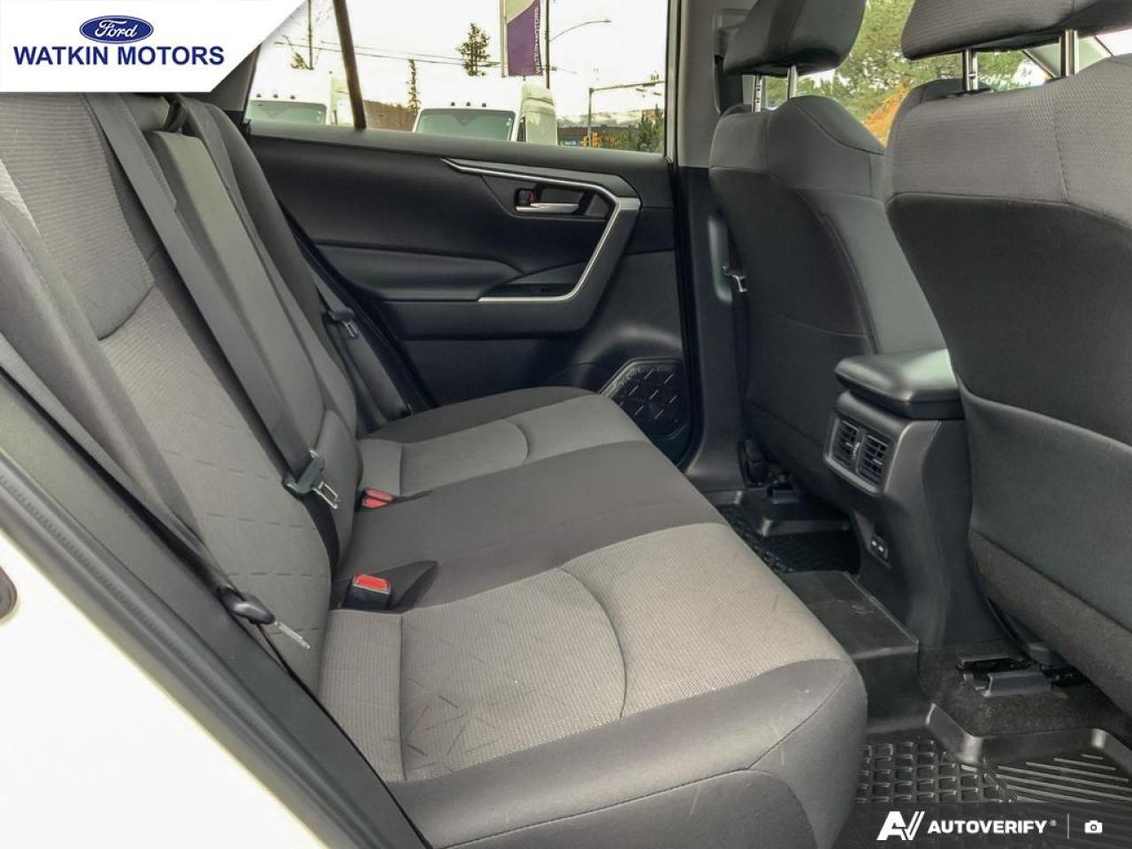 2023 Toyota RAV4 XLE AWD Photo25