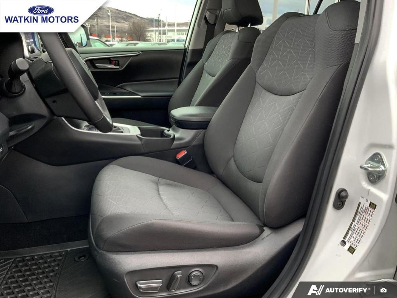 2023 Toyota RAV4 XLE AWD Photo22