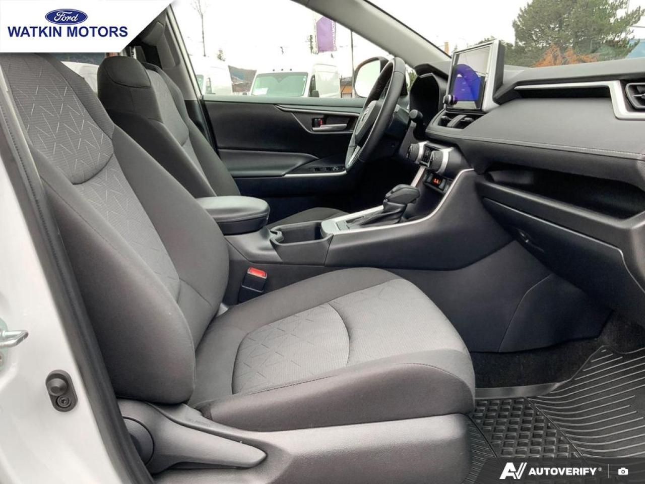 2023 Toyota RAV4 XLE AWD Photo29