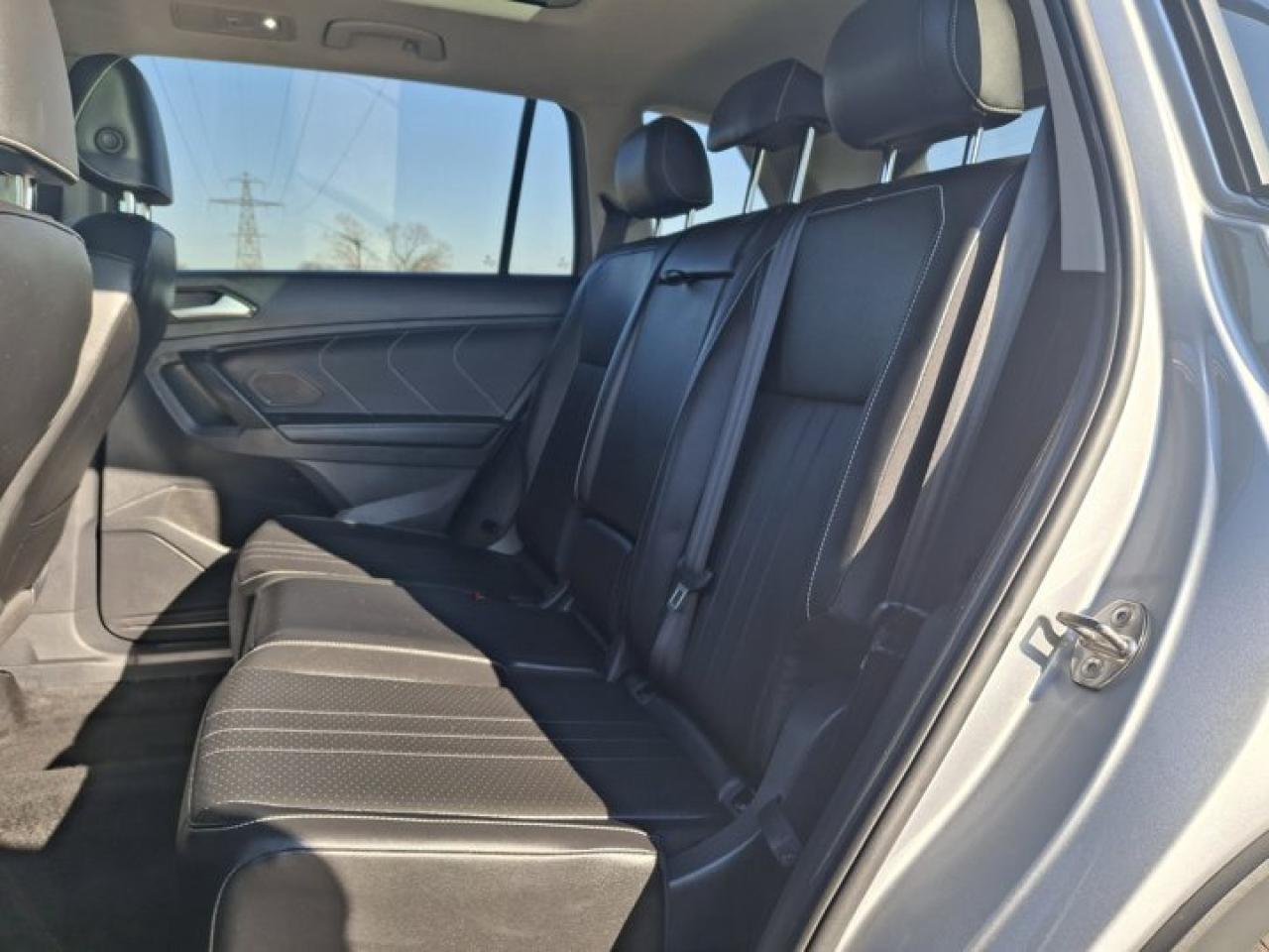 2024 Volkswagen Tiguan Comfortline 4Motion | Leather | Pano Roof | Heated Seats + Steering | Adaptive Cruise | and More ! Photo