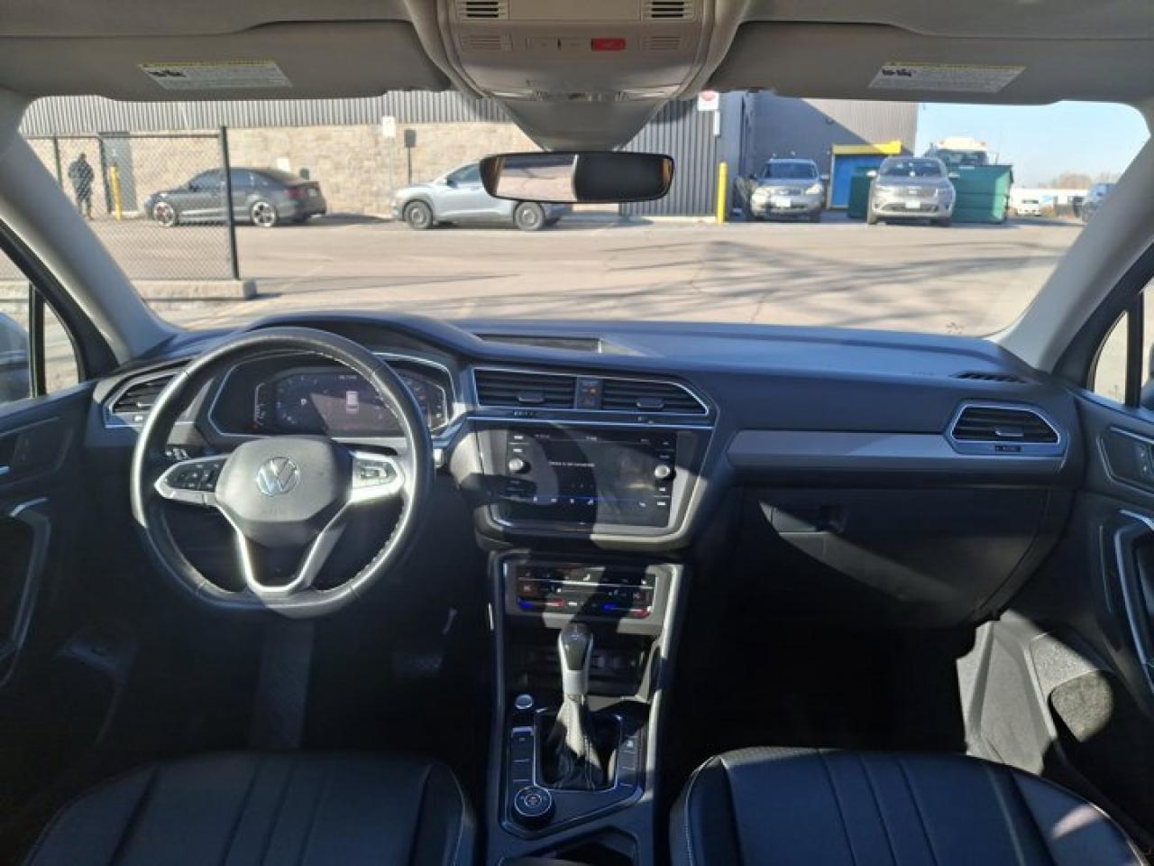 2024 Volkswagen Tiguan Comfortline 4Motion | Leather | Pano Roof | Heated Seats + Steering | Adaptive Cruise | and More ! Photo