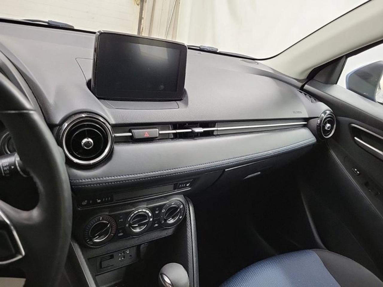 2020 Toyota Yaris Hatchback XLE | Heated Wheel + Seats | Rear Camera | CarPlay + Android | and More ! Photo3