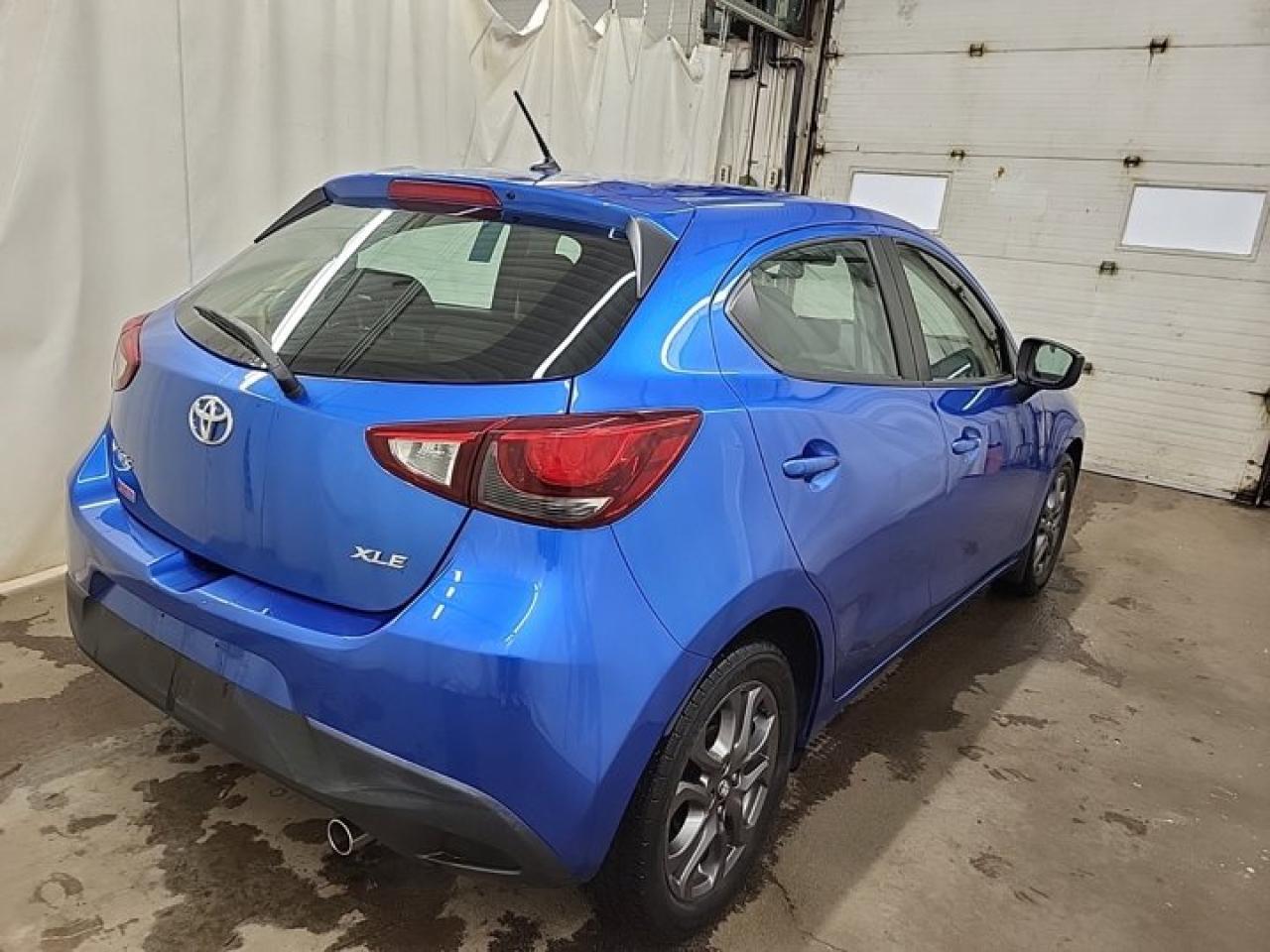 2020 Toyota Yaris Hatchback XLE | Heated Wheel + Seats | Rear Camera | CarPlay + Android | and More ! Photo4