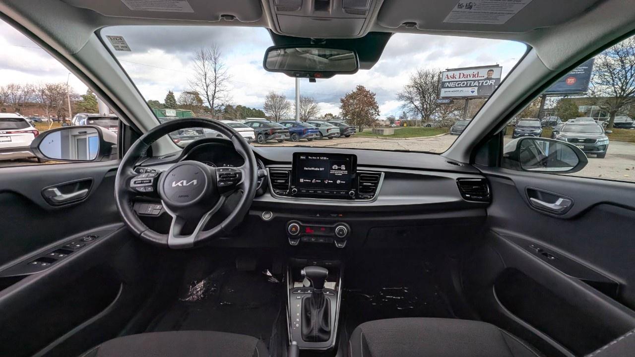 2023 Kia Rio 5-Door EX PREMIUM IVT Photo
