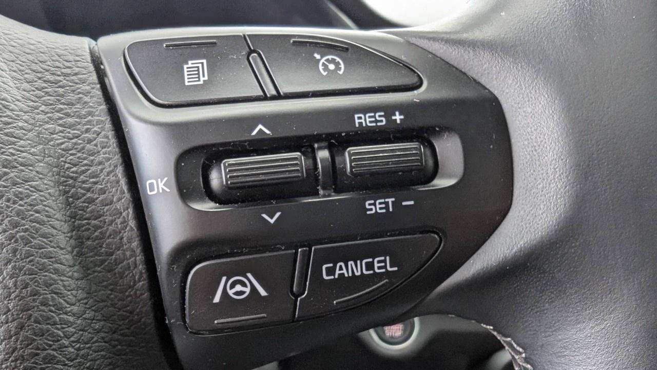 2023 Kia Rio 5-Door EX PREMIUM IVT Photo