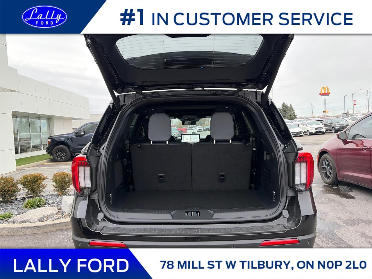 2026 Ford Explorer ST Photo4