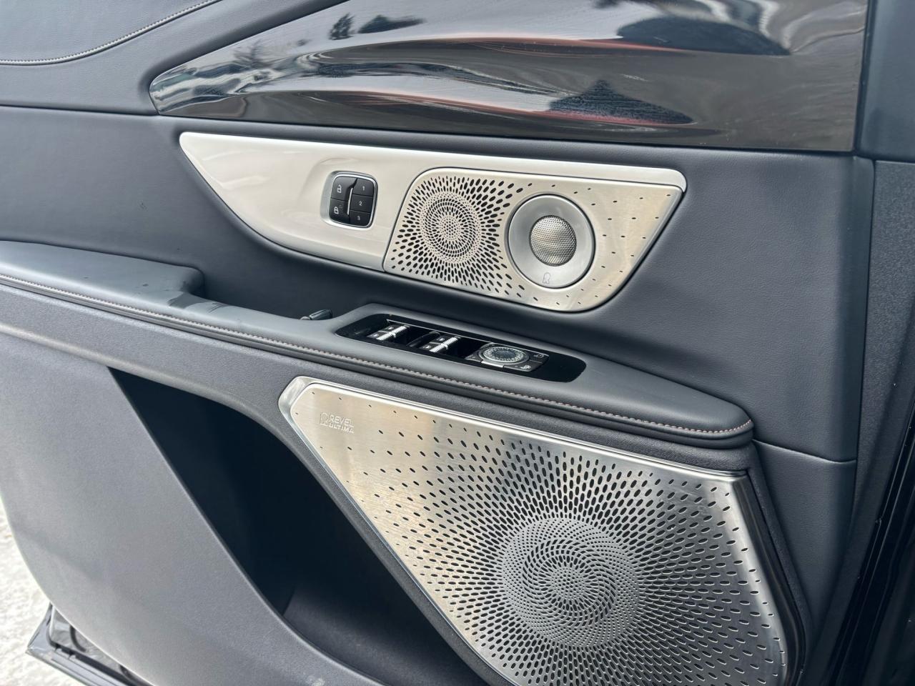 2025 Lincoln Nautilus RESERVE, AWD, 203A PACKAGE, 21" RIMS, PANO ROOF! Photo