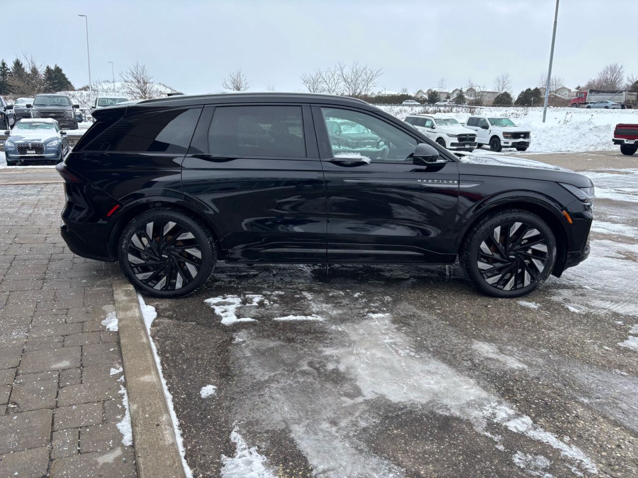 2025 Lincoln Nautilus RESERVE, AWD, 203A PACKAGE, 21" RIMS, PANO ROOF! Photo3