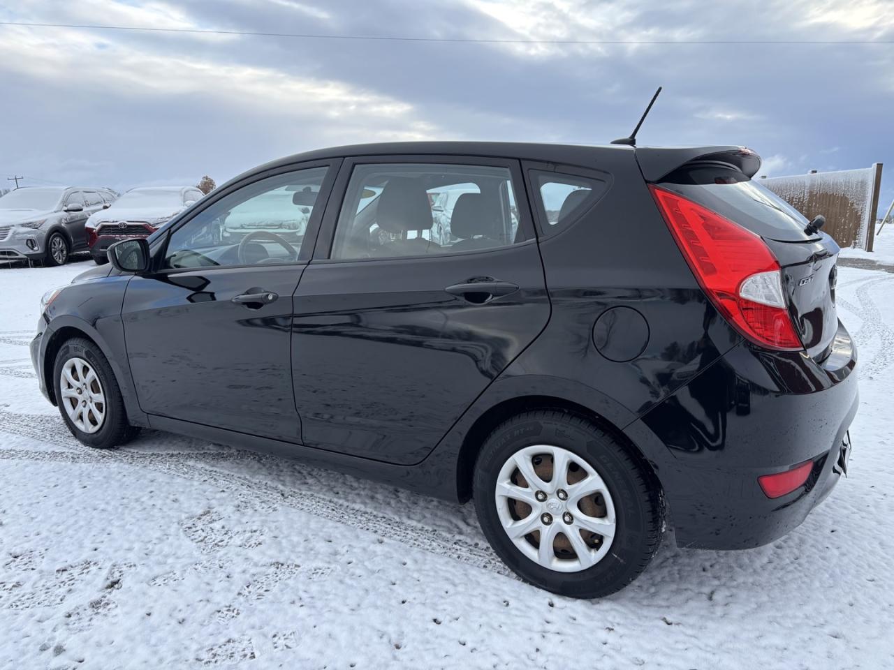 2012 Hyundai Accent GS *NO ACCIDENTS* Photo2