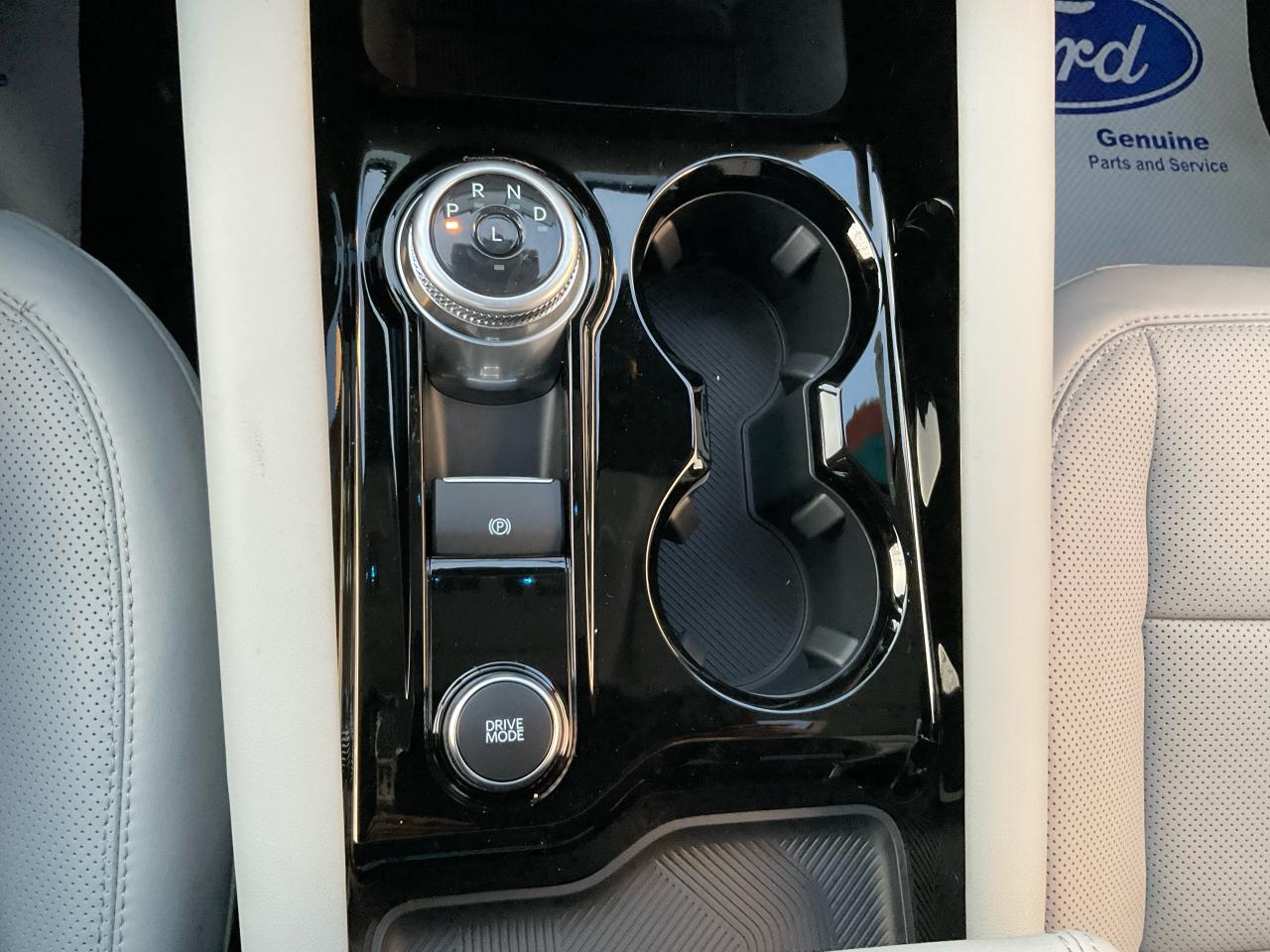 2026 Ford Explorer Platinum Photo5