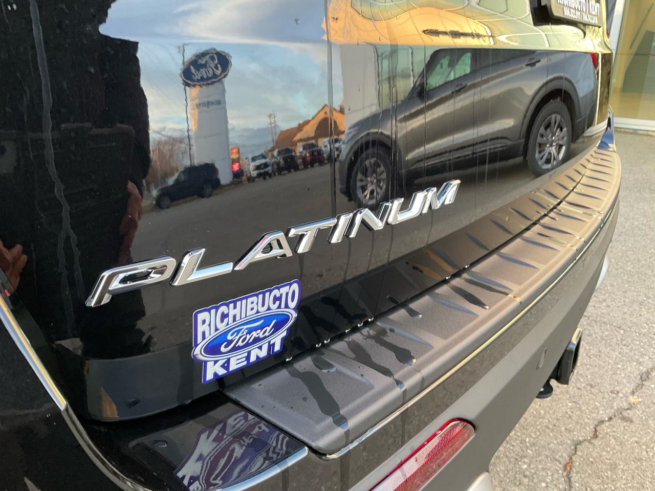 2026 Ford Explorer Platinum Photo5