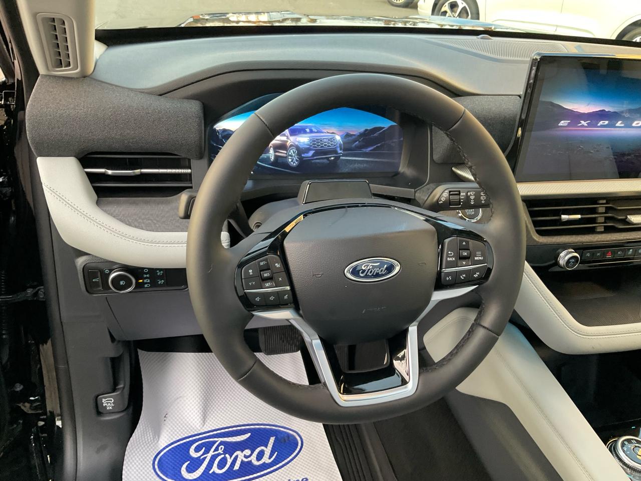 2026 Ford Explorer Platinum Photo5