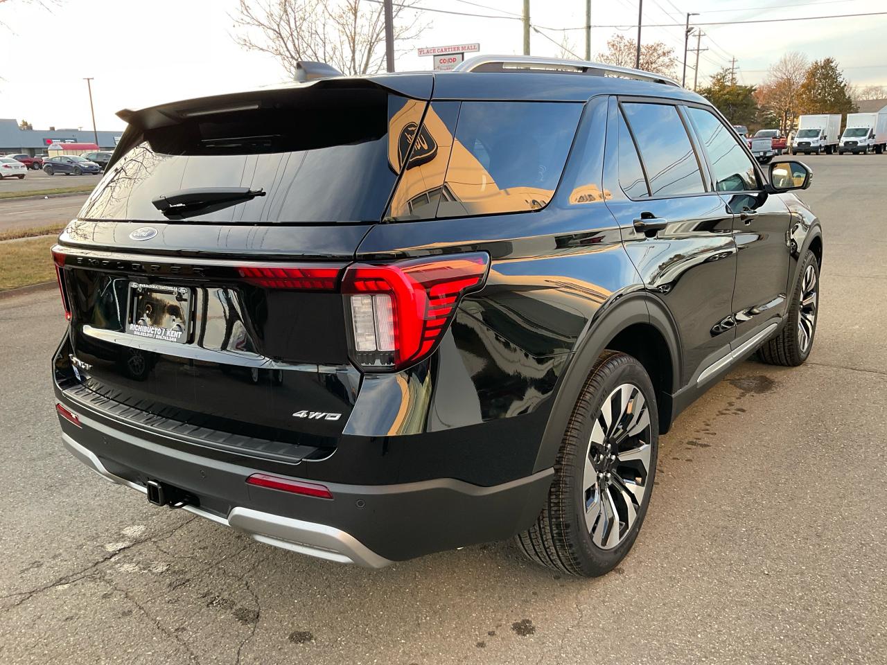 2026 Ford Explorer Platinum Photo5