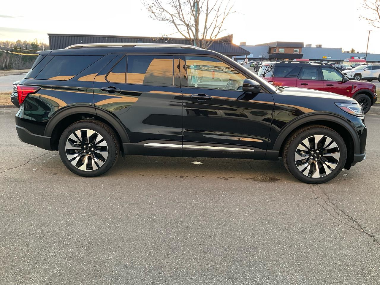 2026 Ford Explorer Platinum Photo5