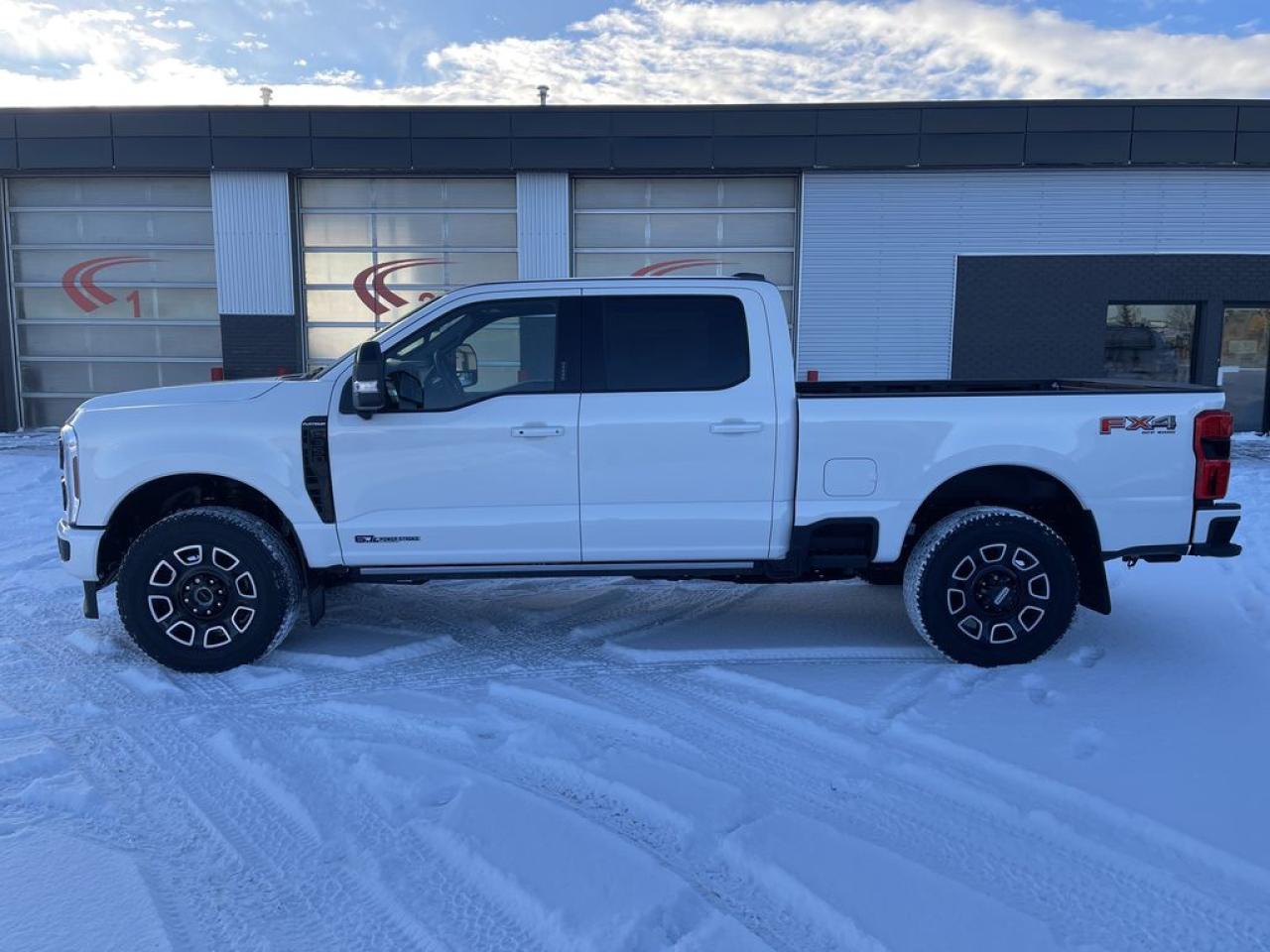 2026 Ford F-350 Super Duty SRW PLATINUM 6.8' Box 713A Photo3