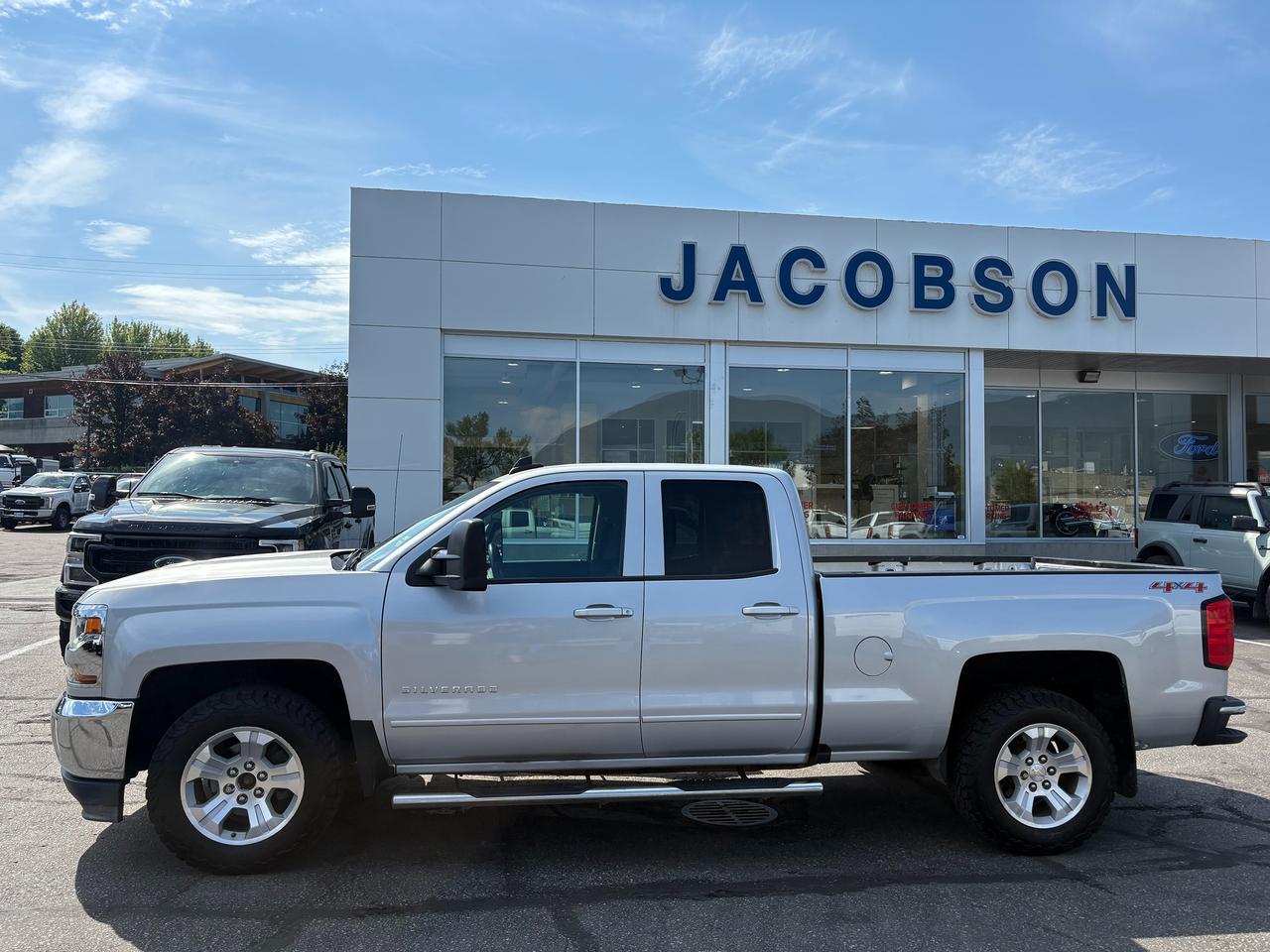 2016 Chevrolet Silverado 1500 LT Photo1