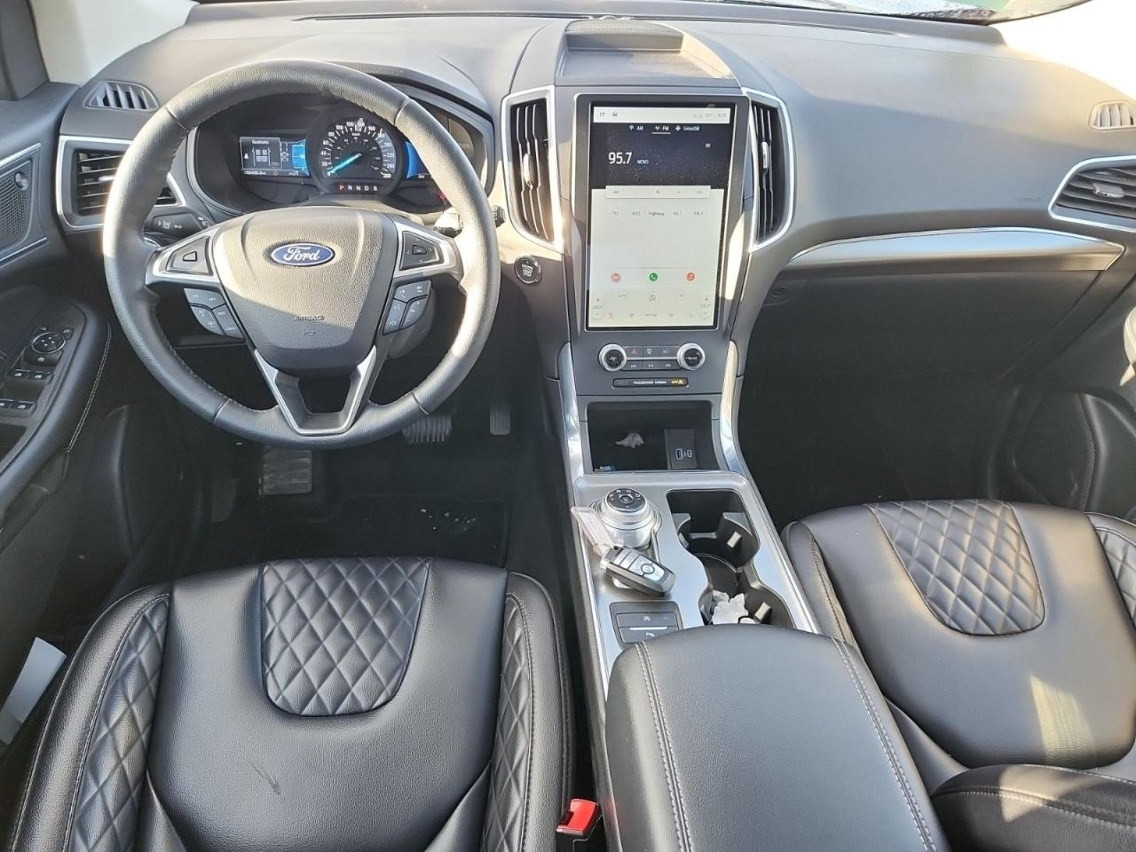 2024 Ford Edge Titanium Photo