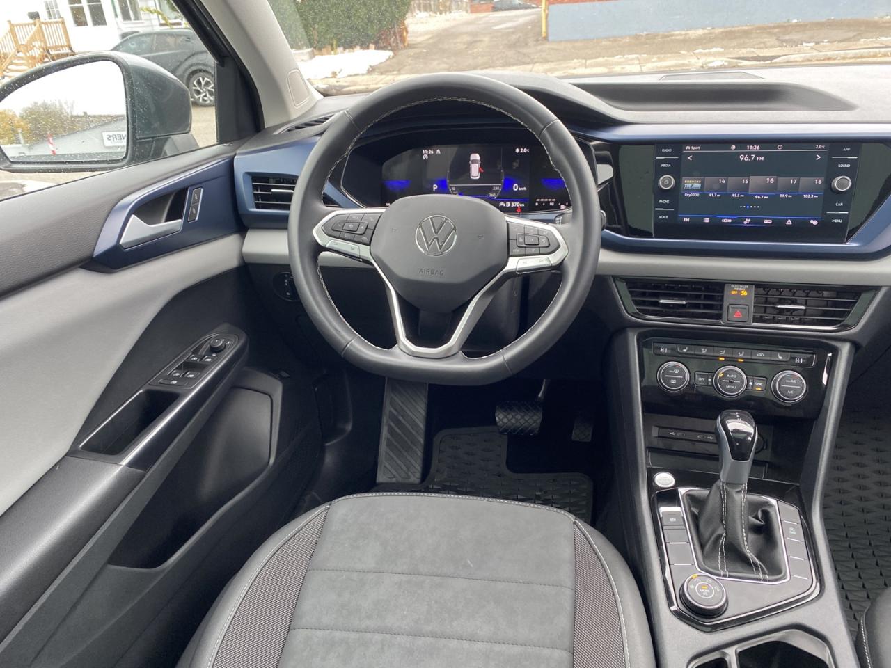 2023 Volkswagen Taos SEL 4MOTION Photo