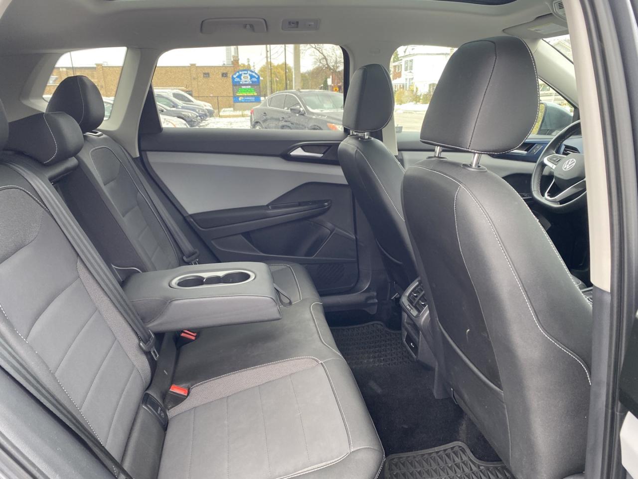 2023 Volkswagen Taos SEL 4MOTION Photo