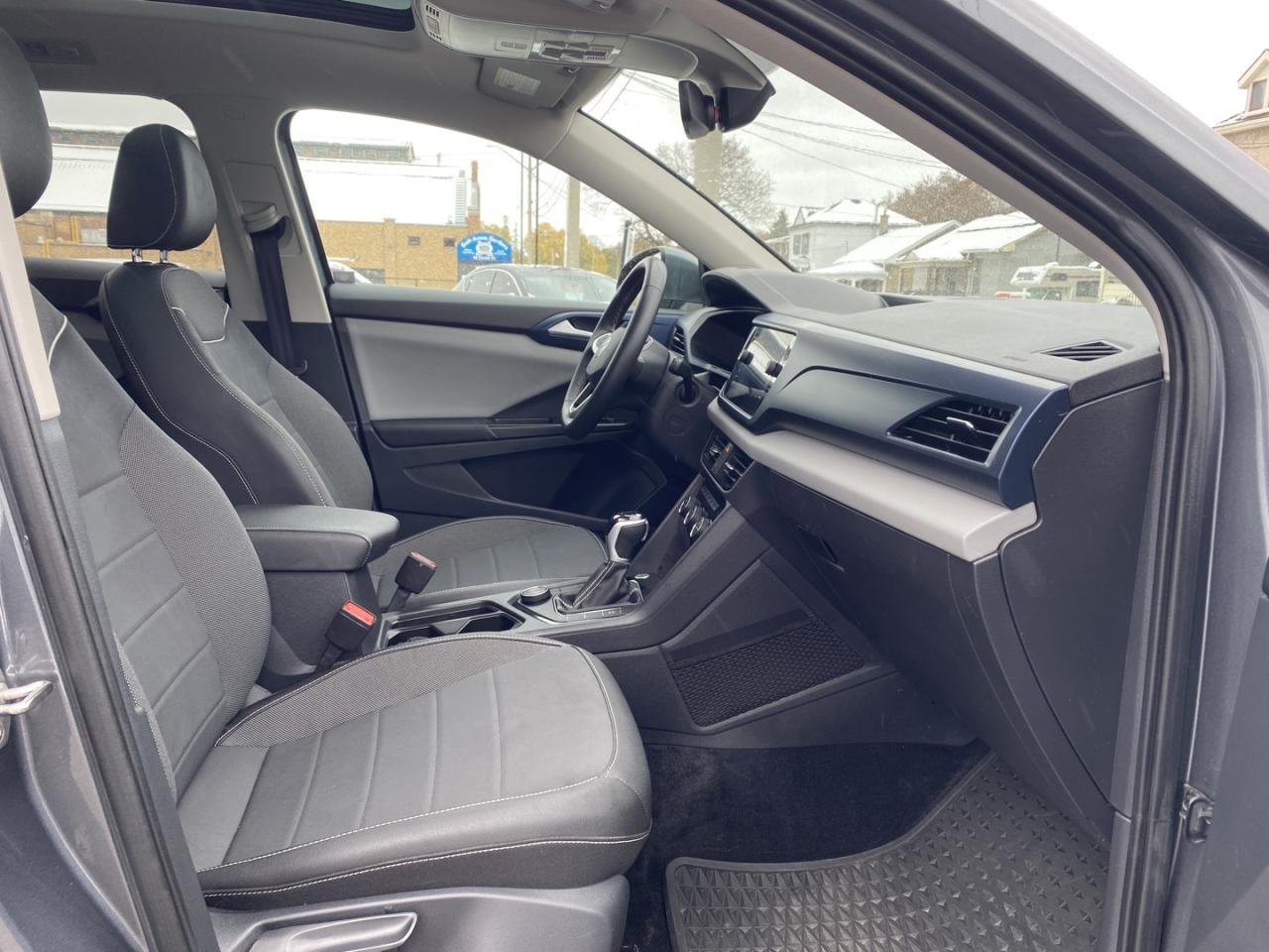 2023 Volkswagen Taos SEL 4MOTION Photo