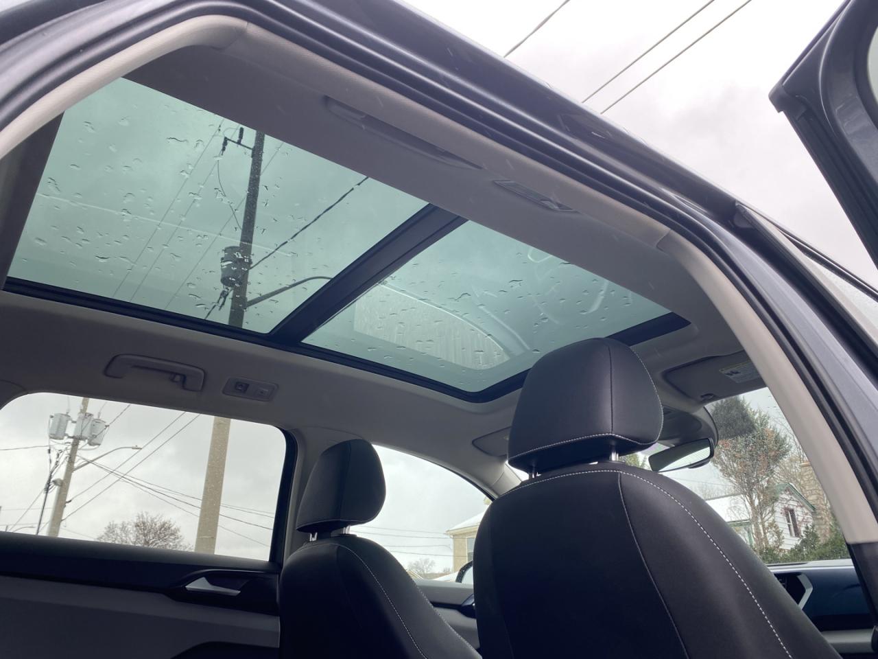 2023 Volkswagen Taos SEL 4MOTION Photo