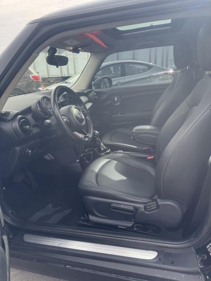 2019 MINI Cooper COOPER Photo2