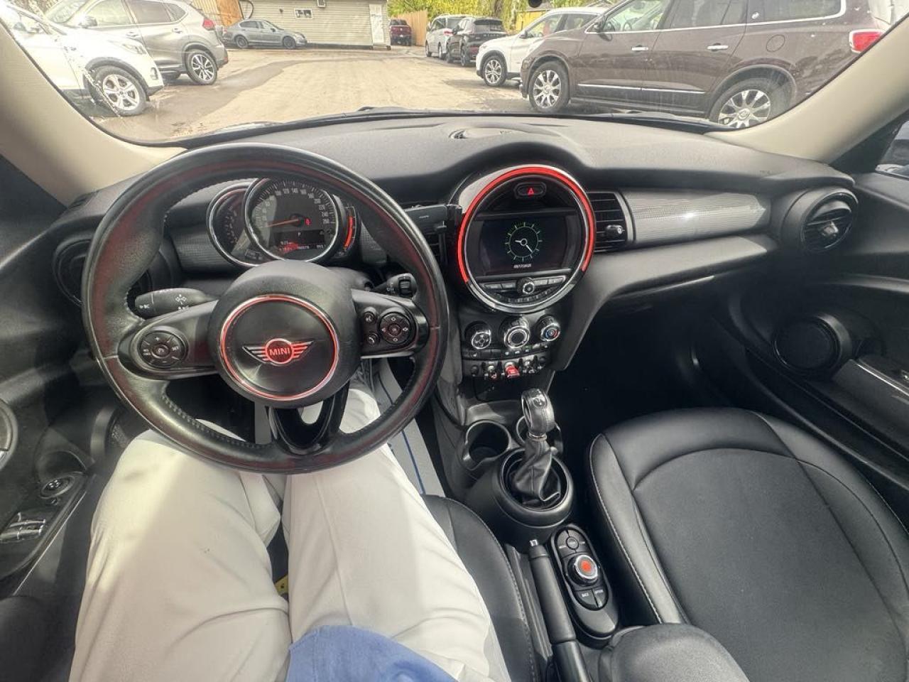 2019 MINI Cooper COOPER Photo4