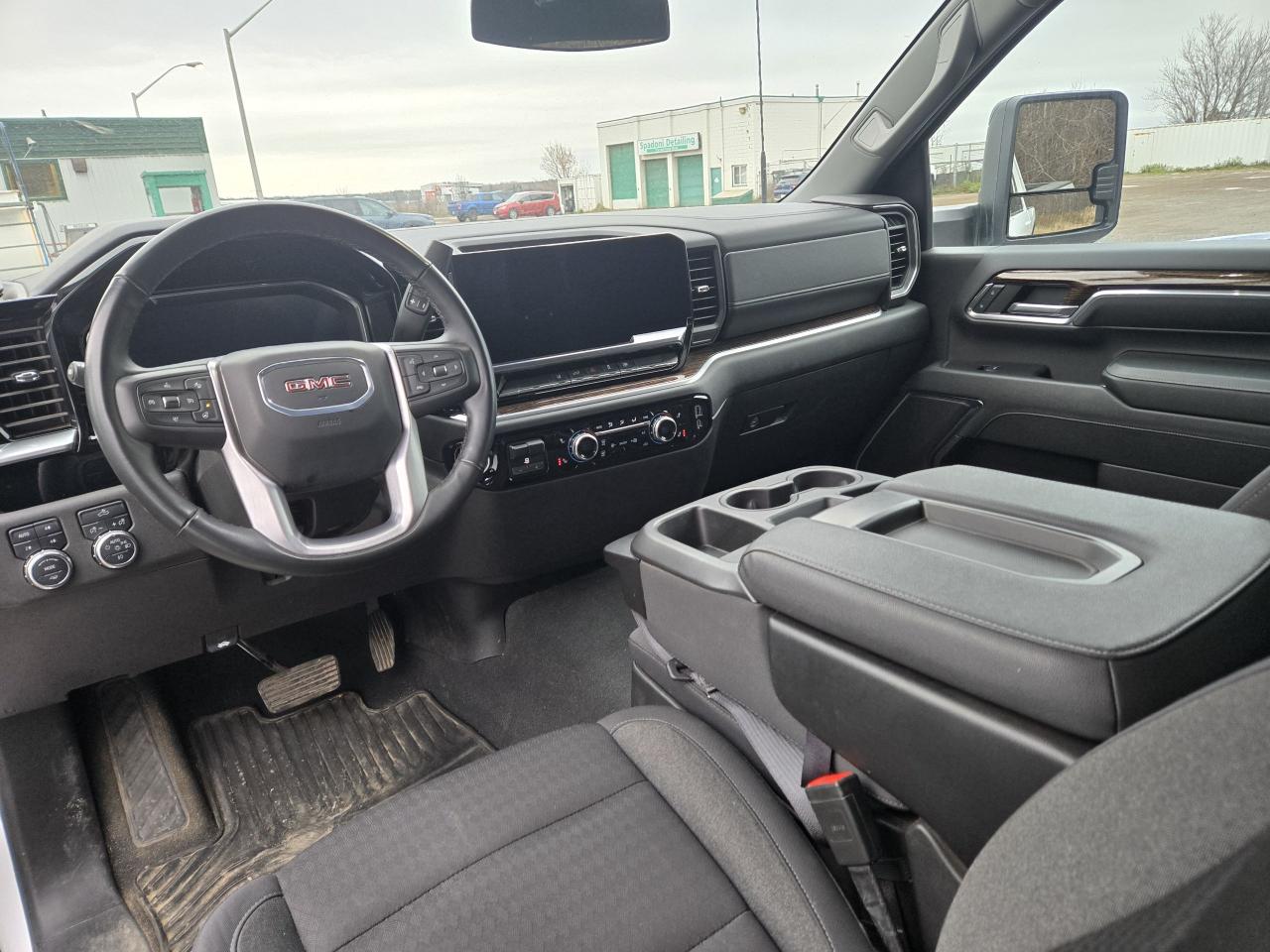 2024 GMC Sierra 2500 SLE - Photo #9