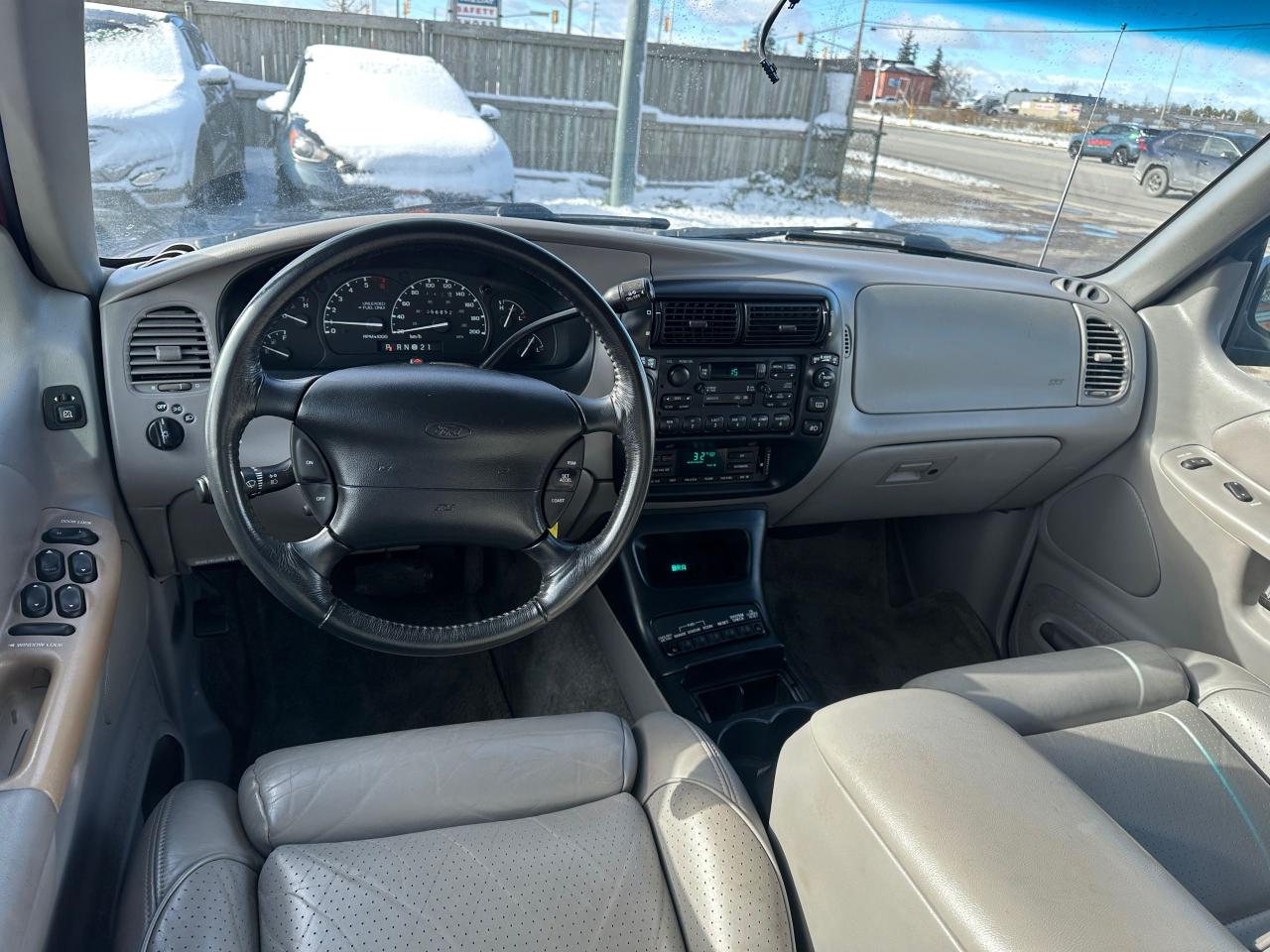 1995 Ford Explorer EDDIE BAUER, 4X4, ONLY 56,000KMS, CERTIFIED - Photo #12